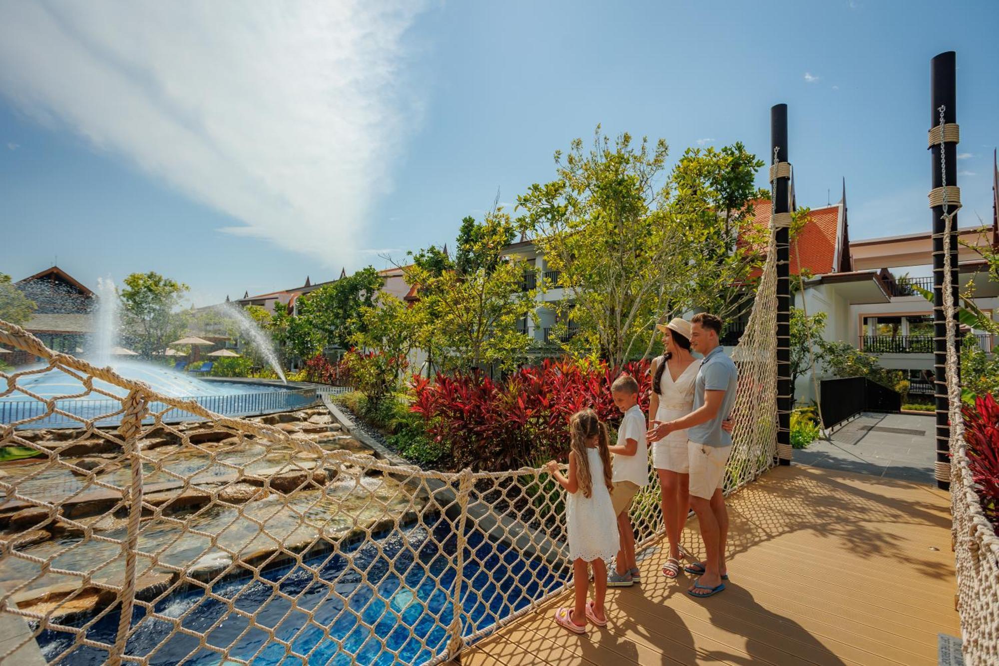 Jw Marriott Khao Lak Resort And Spa Kültér fotó The Village