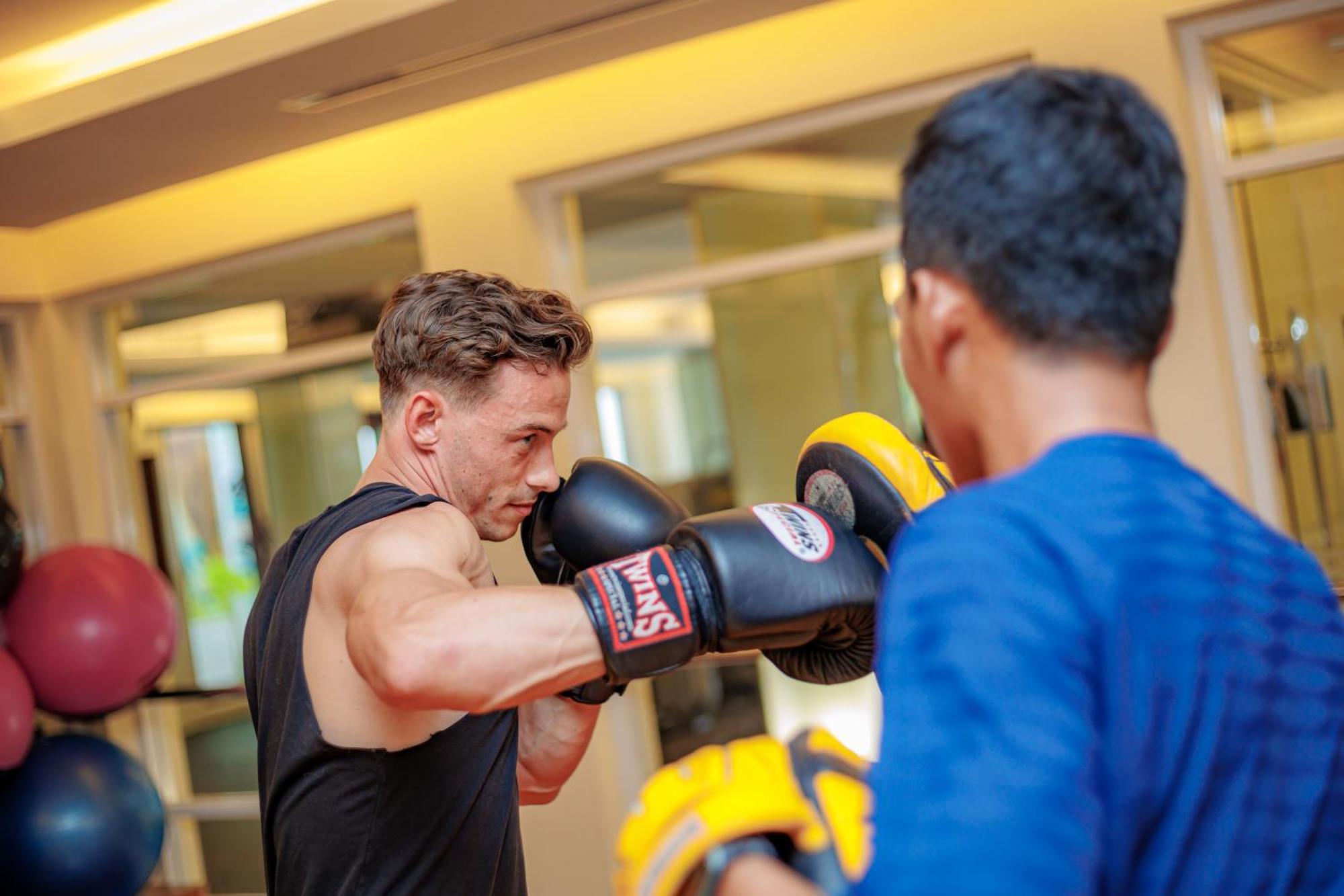Jw Marriott Khao Lak Resort And Spa Kültér fotó Training with a sparring partner