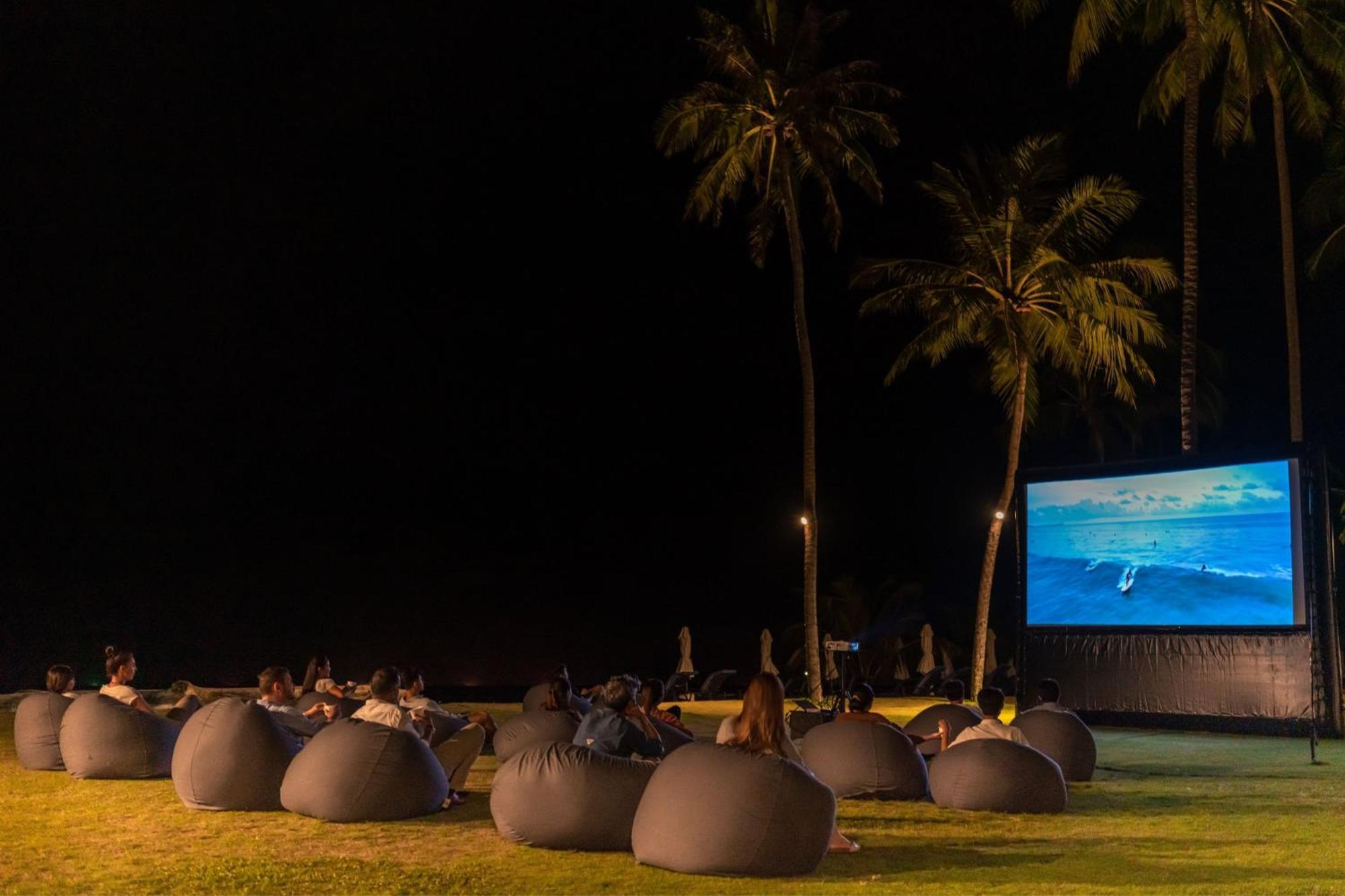 Jw Marriott Khao Lak Resort And Spa Kültér fotó Movies by the Beach